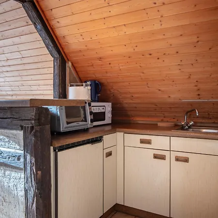 Apartment Hirsch Stadt 7 - Parkplatz - Fensterfront - Stadtblick